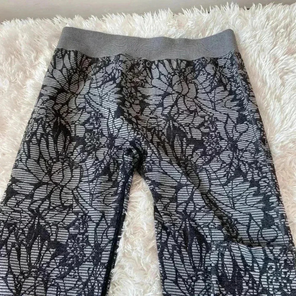 Fabletics] Sebastian Seamless Floral Leggings - Picture 10 of 10